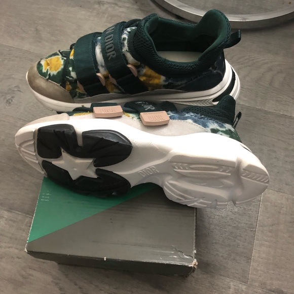 Christian Dior size 38, gently used great sole life , inside as well - Picture 2 of 4